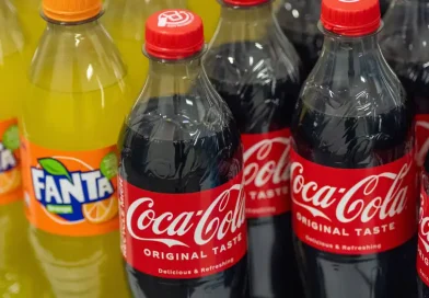 Frikë se mund të përmbajnë copa metalike brenda, Coca Cola po tërheq 28 milionë shishe në Austri