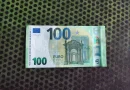 Qeveria në detyrë ndan nga 100 euro për studentët