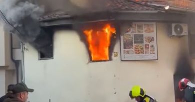 Tragjike: Fëmija rreth 1 vjeç vdes pas zjarrit në Prizren – tre të tjerë u shpëtuan